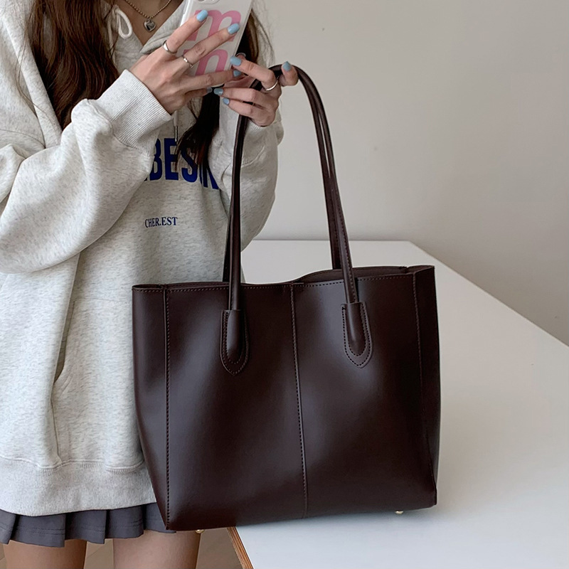 Women Bags For Airport - ヴィンテージ風のレディーストートバッグ、新作韓国版、大容量、シンプルで通勤にも使える、おしゃれで汎用性の高い、片肩掛けバッグ。