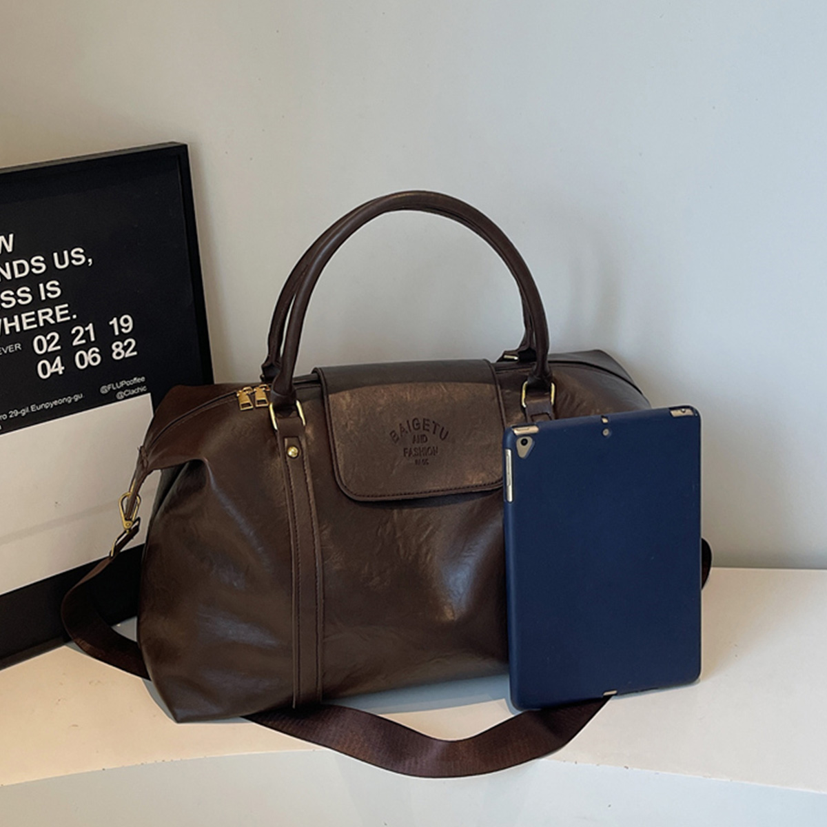 大容量レトロパテントレザークロスボディバッグ光沢のあるPUジ - Women Bags For Airport のレビューと価格