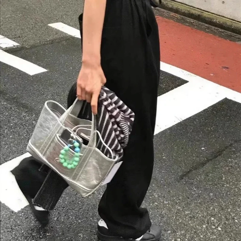 トレンドのシルバーPUレザートートバッグ（女性用）、モダンな - Women'S Vogue Bags のレビューと価格
